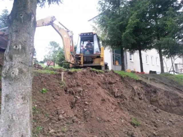 Výstavba prírodného javiska v MŠ