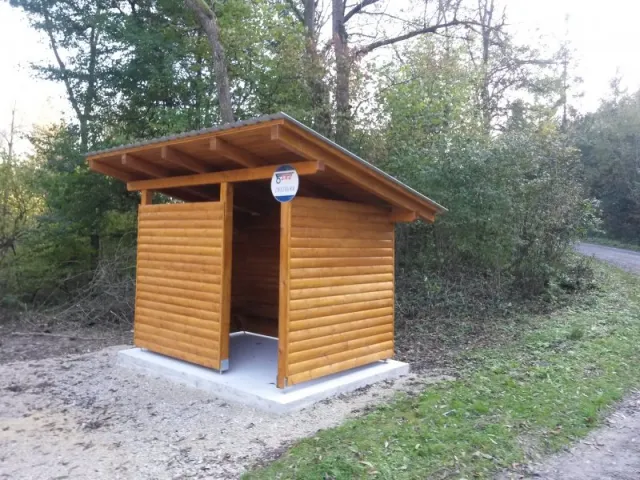 Výstavba zástavky v osade u Chabadov