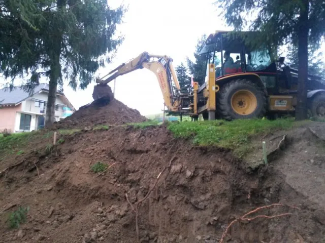 Výstavba prírodného javiska v MŠ
