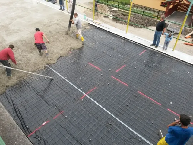 Betónovanie ihriska pri ZŠ