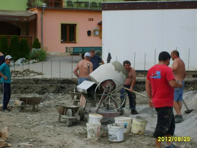 Výstavba verejného priestranstva pri Penzióne