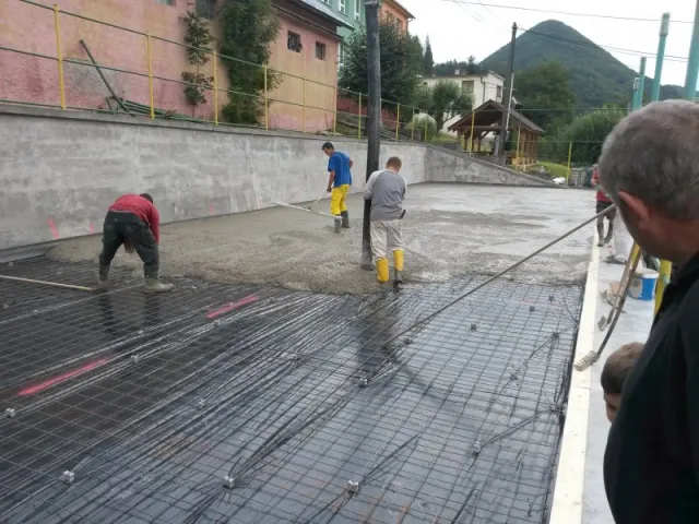 Betónovanie ihriska pri ZŠ