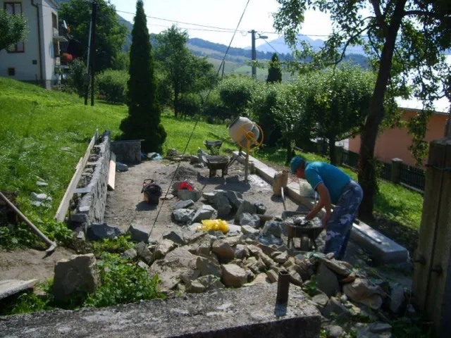 Výstavba altánku v ZŠ