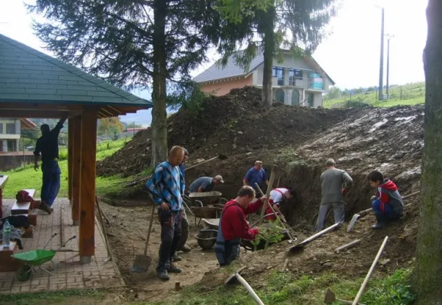 Výstavba prírodného javiska v MŠ