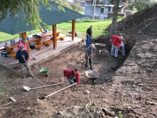 Výstavba prírodného javiska v MŠ