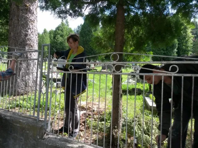 Natieranie oplotenia na cintoríne