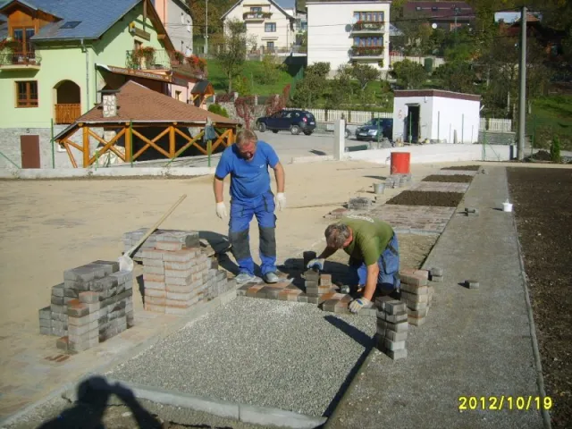 Výstavba verejného priestranstva pri Penzióne