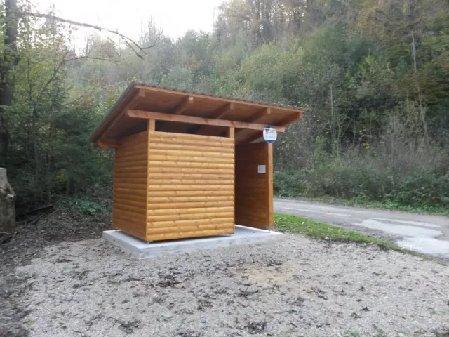 Výstavba zástavky v osade u Chabadov