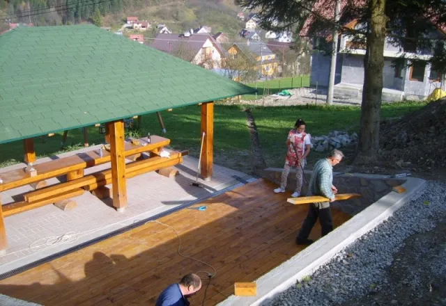 Výstavba prírodného javiska v MŠ