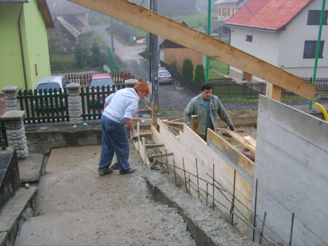 Oporný múr ZŠ