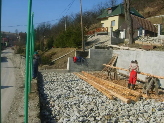 Oporný múr ZŠ