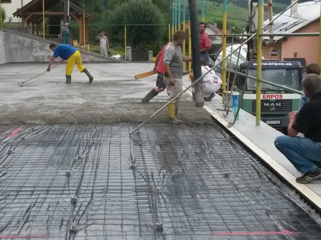 Betónovanie ihriska pri ZŠ