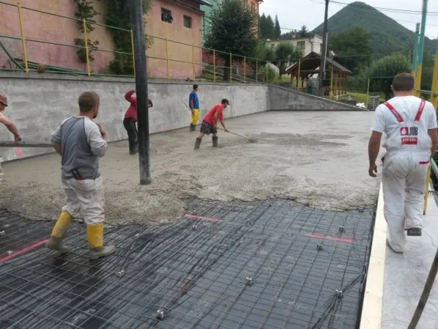 Betónovanie ihriska pri ZŠ