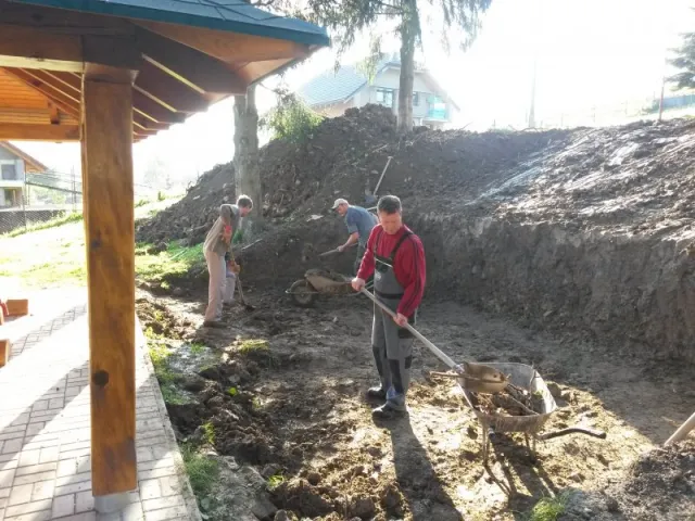 Výstavba prírodného javiska v MŠ